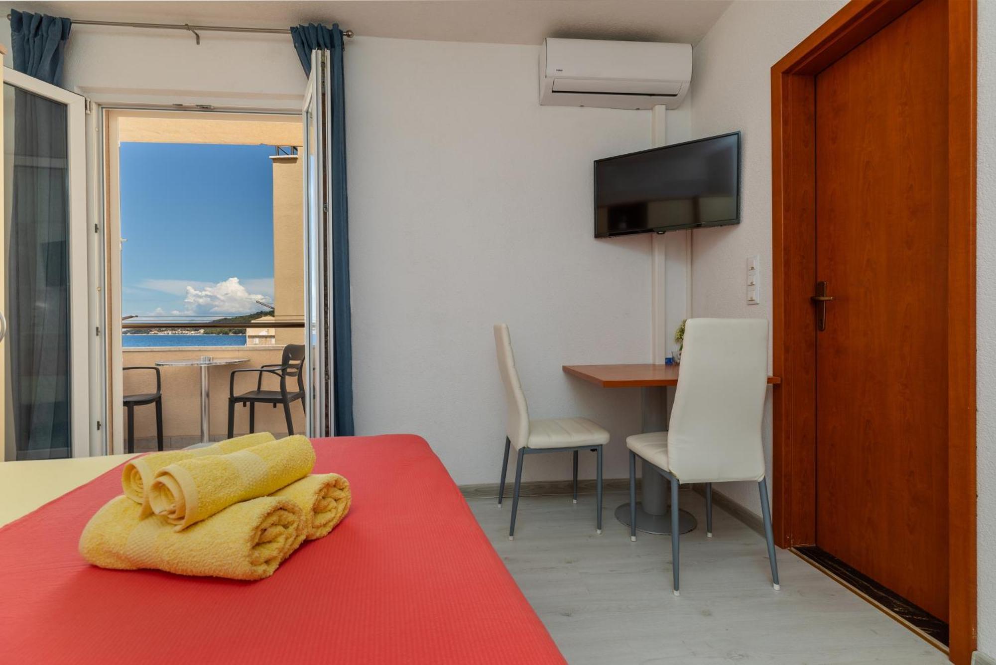 Apartments By The Sea Drasnice, Makarska - 6697 Екстериор снимка