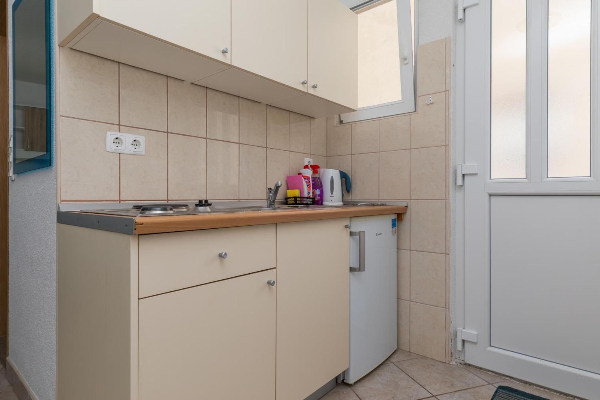 Apartments By The Sea Drasnice, Makarska - 6697 Екстериор снимка