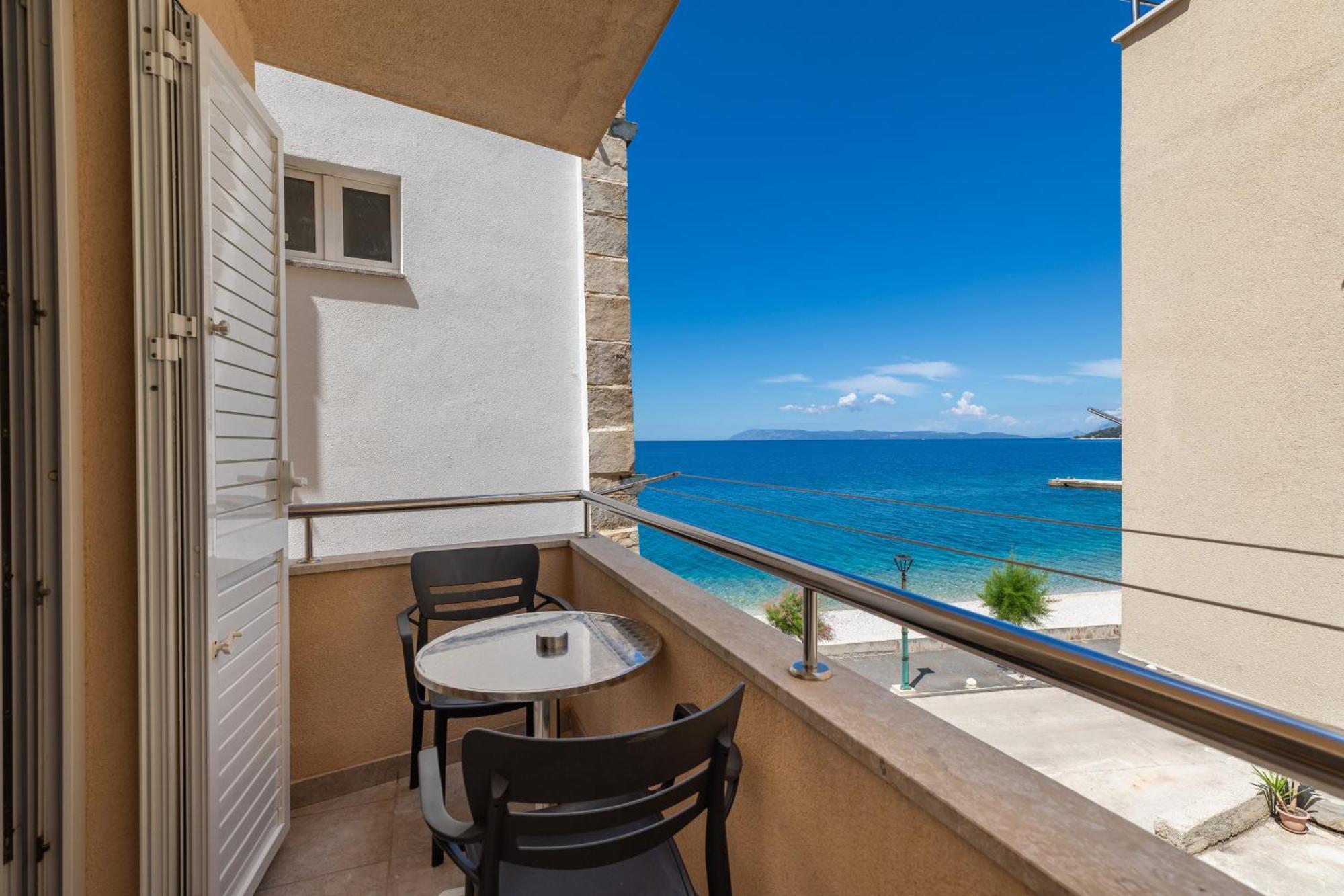 Apartments By The Sea Drasnice, Makarska - 6697 Екстериор снимка